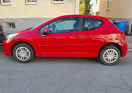 Peugeot 207 95 PS Klima 8 Fach Service NEU