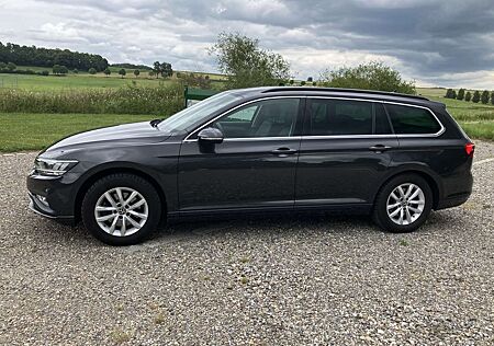 VW Passat Variant Volkswagen 1.5 TSI DSG AHK RFK Inspektion NEU