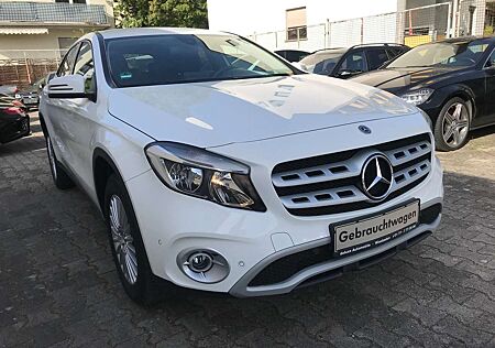 Mercedes-Benz GLA 220 4Matic 7G-DCT4*Navigation*8x Alufelgen*Sitzheizung