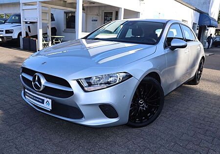 Mercedes-Benz A 200 |NAVIGATION|SHZG|PDC|