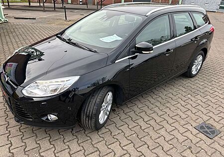 Ford Focus Turnier Titanium*Xenon* Navi*Scheckheft*