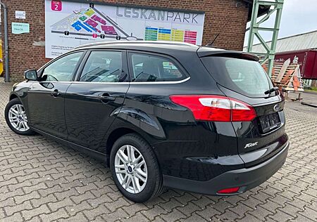 Ford Focus Turnier Titanium*Xenon* Navi*Scheckheft*