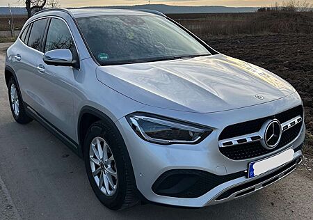 Mercedes-Benz GLA 180 7G-DCT Progressive