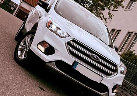 Ford Kuga 1.5 EcoBoost 2x4 Titanium