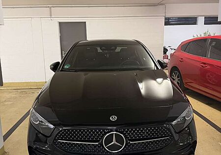 Mercedes-Benz A 200 7G-DCTAMG Line Premium Plus