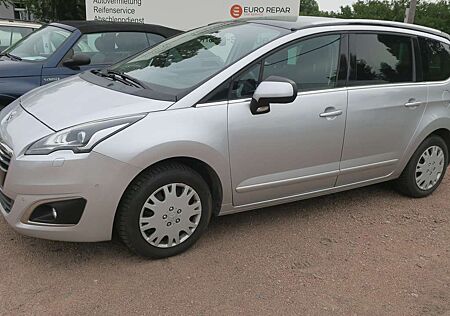 Peugeot 5008 BlueHDI 120Allure+HEAD UP+PANO+PDC+7 SITZE
