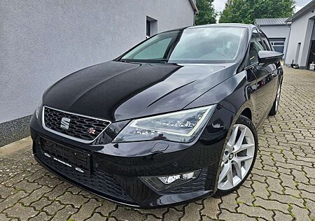 Seat Leon FR 150 PS LED Einparkhilfe v+h Teilleder