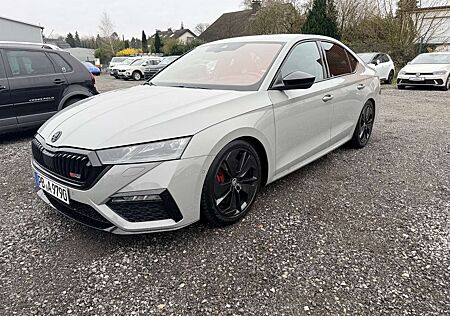 Skoda Octavia IV 2.0 TSI Werksgarantie