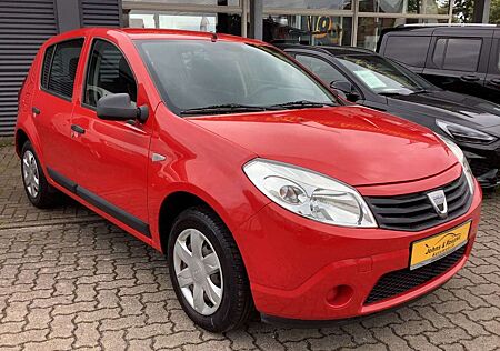 Dacia Sandero / AHK