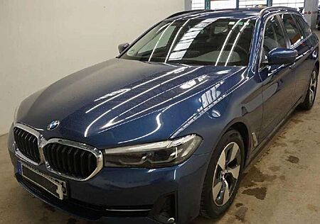 BMW 520 d LIVE*AHK*LED*LEDER*CARPLAY*KAM*