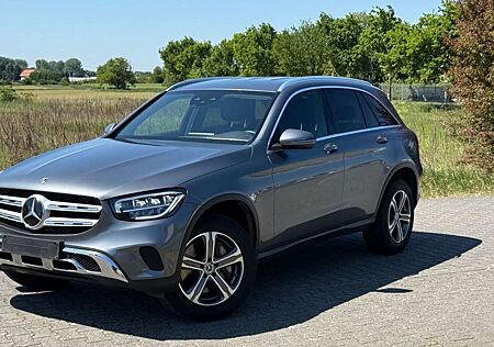 Mercedes-Benz GLC 220 d 4Matic*ACC*KAMERA*LEDER*AHK*DAB*LED*