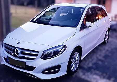Mercedes-Benz B 220 4Matic 7G-DCT Style, NAVI, RFK, SHZ