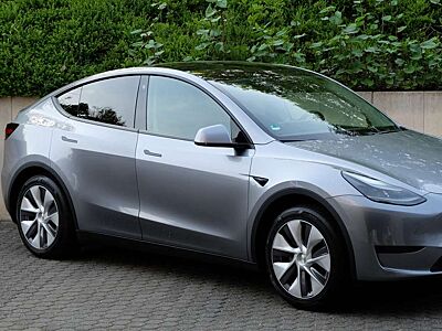 Tesla Model Y Long Range Dual AWD, 8x bereift, 20" LM, Neuwertig