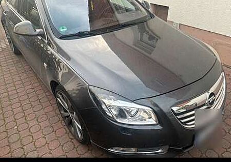 Opel Insignia 2.0 Benzin Turbo 4x4 Automatik