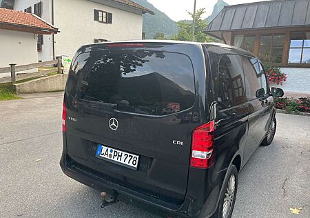 Mercedes-Benz V 220