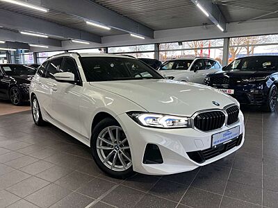 BMW 318 318d Touring Innovation+AHK+Keyless+ACC+Sensatec