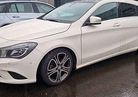 Mercedes-Benz CLA 220 gebraucht kaufen Mercedes-Benz CLA 220 CLA220 CDI SB EXCLUSIVE LEDER XENON H&K PANO AHK