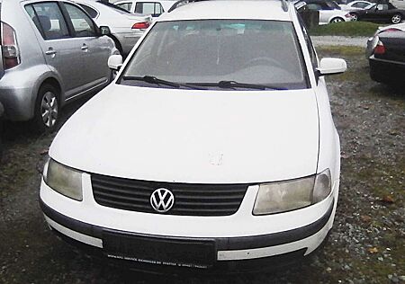 VW Passat Variant Volkswagen Passat 1.9 TDI /2 Mon.TÜV/ ABs+ZV+Klima+AHK+FG