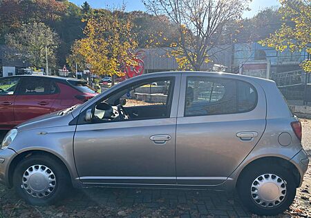 Toyota Yaris 1.3 Automatik**orig. 73 tkm**1. Hand