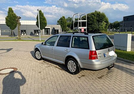 VW Golf Variant Volkswagen Pacific