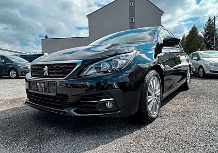 Peugeot 308 ACTIVE PACK KAMERA + NAVI + SHZ + TEMP