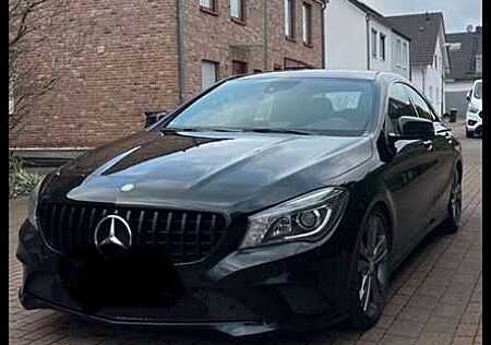 Mercedes-Benz CLA 220 CDI 7G-DCT AMG Line