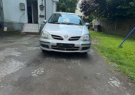 Nissan Almera Tino Almera