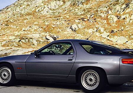 Porsche 928 S4