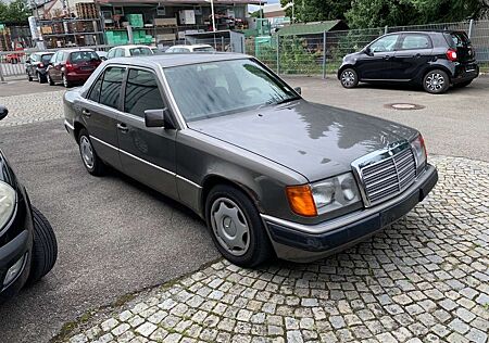 Mercedes-Benz E 300 D E -Klasse Lim. (BM 124) 300 D