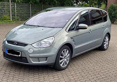 Ford S-Max Titanium, Automatik, Sportsitze, Navi, PDC