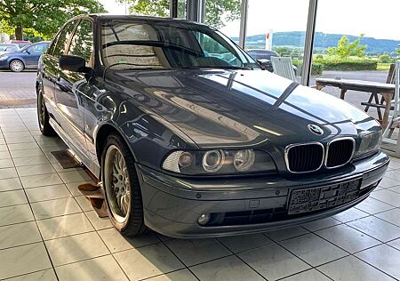 BMW 520i 520 PDC / M-Fahrwerk + M Lenkrad / neue Reifen