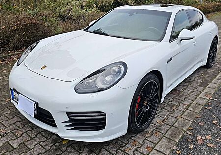 Porsche Panamera GTS PDK