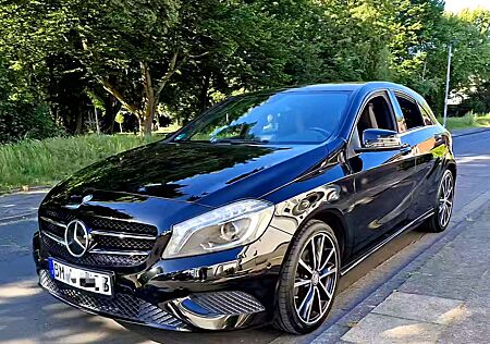 Mercedes-Benz A 180 Style Edition Top Zustand/Navi/Pdc/8fach
