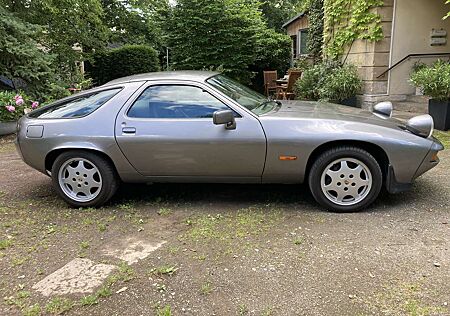 Porsche 928 S2