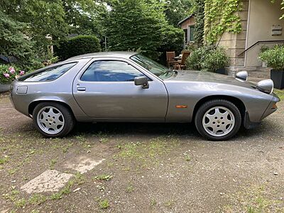 Porsche 928 S2