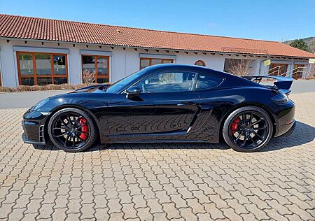 Porsche Cayman 718 GT4