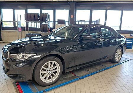 BMW 320 d xDrive Lim. ACC 8-fach Spur+ Kamera SERVICE NEU