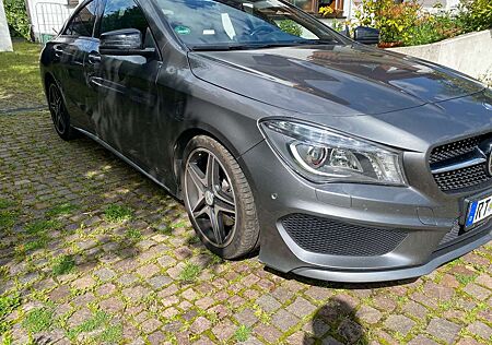 Mercedes-Benz CLA 220 CDI 7G-DCT AMG Line