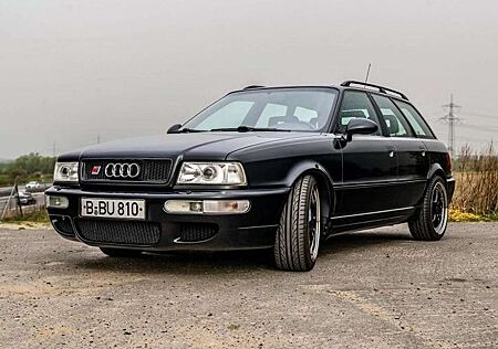 Audi RS2 80 Avant volcano black