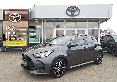 Toyota Yaris 1,5-Hybrid *Team D* mit WKR + AHZV
