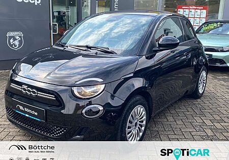 Fiat 500E Action