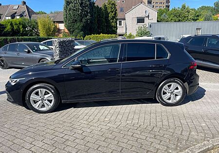 VW Golf Volkswagen VIII Lim. Life Navi ACC PDC LED
