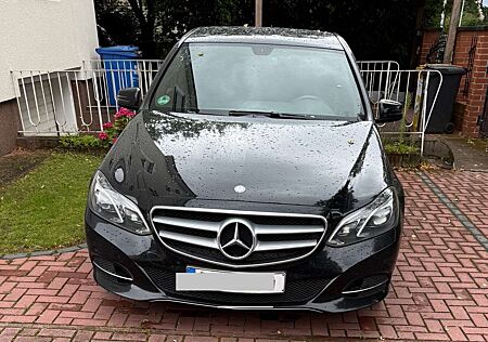 Mercedes-Benz 220