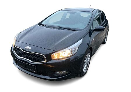 Kia Cee'd Ceed / 1.Hd*S-Heft*Emotion-Paket*