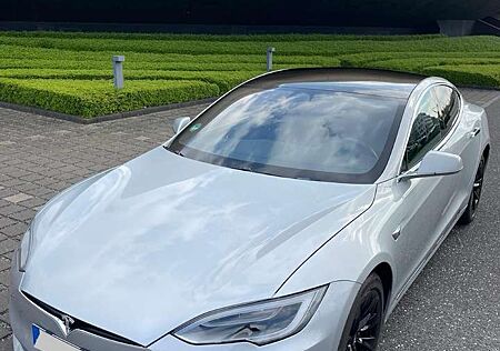 Tesla Model S 100D Allradantrieb