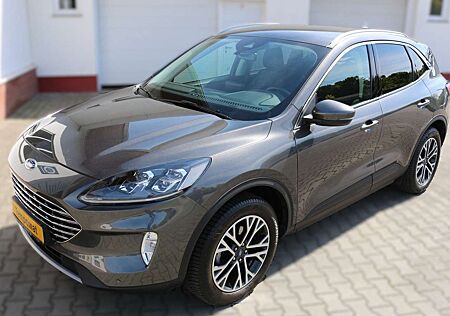 Ford Kuga Titanium X mit LED Scheinwerfer und AHK