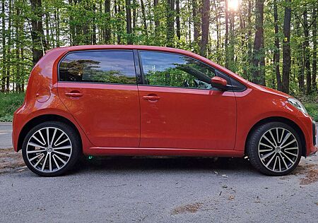 VW Up Volkswagen ! ! TSI (BlueMotion Technology) sound !