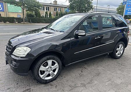 Mercedes-Benz ML 350 AUTOMATIK NAVI SCHIEBEDACH ALU LEDER PDC MEMORY