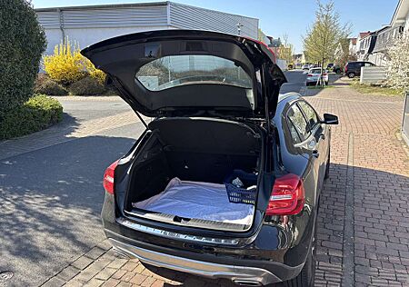 Mercedes-Benz GLA 200 7G-DCT SCORE!