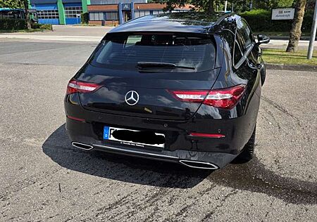 Mercedes-Benz CLA 220 Shooting Brake d 8G-DCT Progressive Line 4 matic